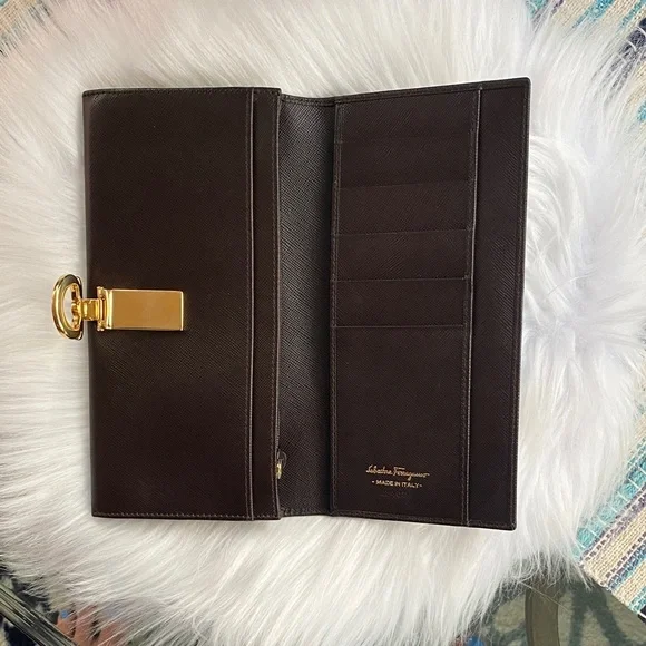 Salvatore Ferragamo Deep brown leather wallet with gold accent - Picture 6 of 16